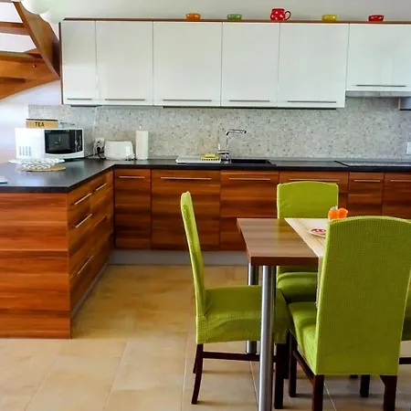 Apartament Nesyt *